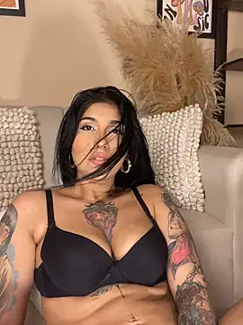 Sweetie_Arianna live cam on StripChat
