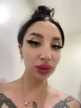 Molly__Moon webcam