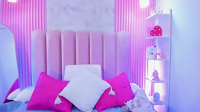 ArianaRougee webcam