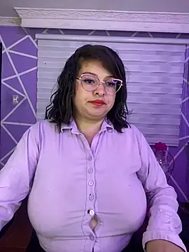 MiiaaJoness webcam
