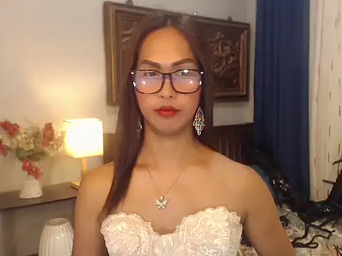 Nathalieheartt live cam on StripChat