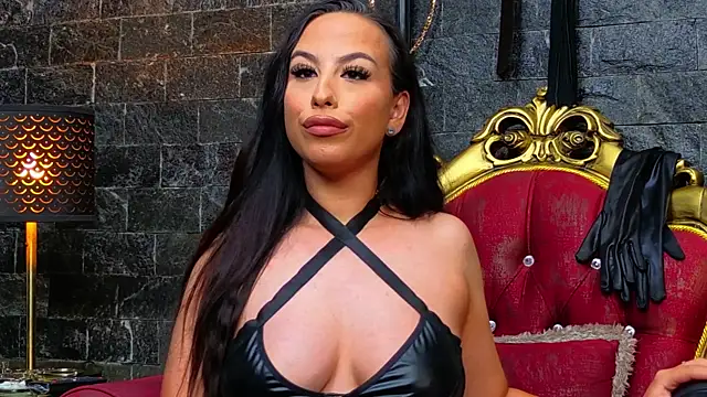 AriannaNoir live cam on StripChat