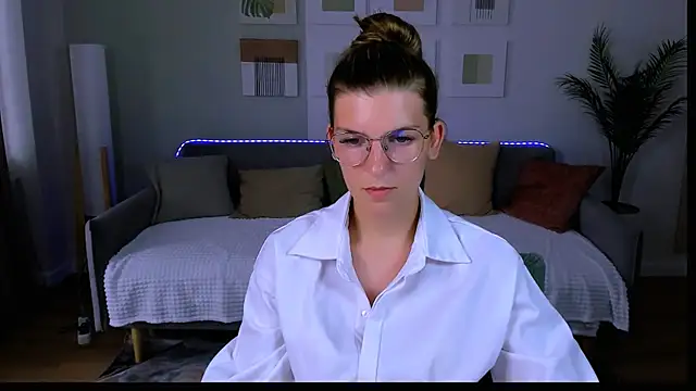 AnnaThorne live cam on StripChat