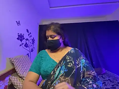 LouleyRani_ webcam