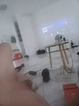 Ylrrr live cam on StripChat