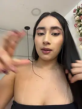 ivonneowen (F teen) - Anal plug and clit play close up