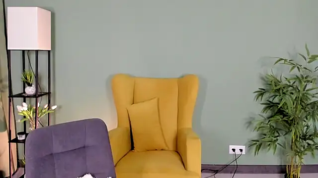 LeticiaRomano live cam on StripChat