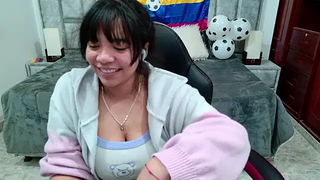 laureentt_ live cam on StripChat