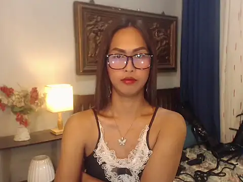Nathalieheartt live cam on StripChat
