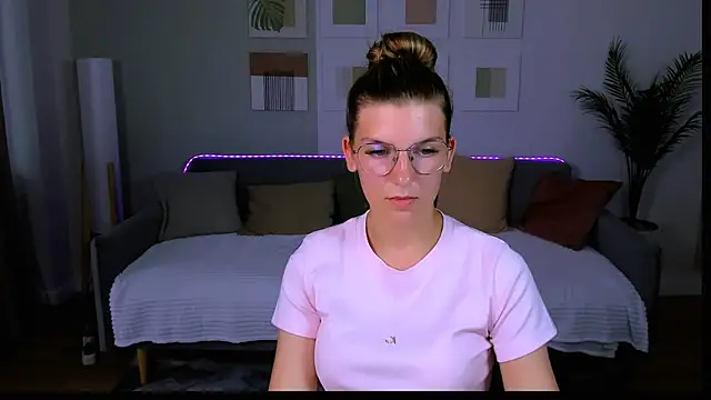 AnnaThorne live cam on StripChat