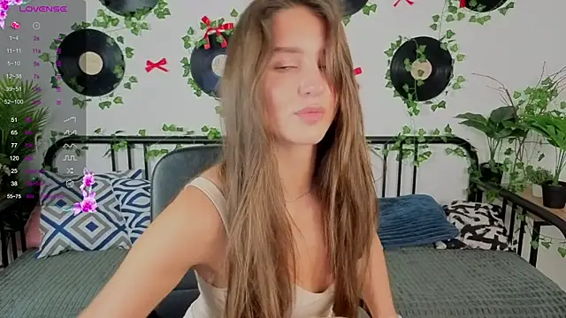 NicoleWells22 live cam on StripChat