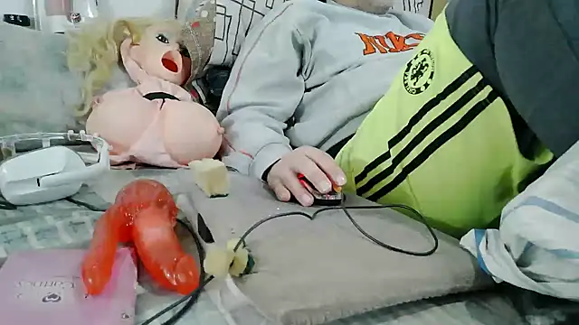 messi_syssy live cam on StripChat