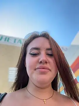 KiraSunshine live cam on StripChat