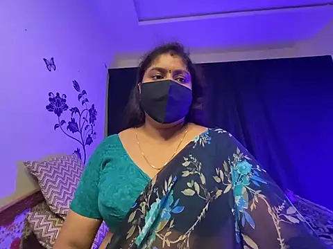 LouleyRani_ webcam