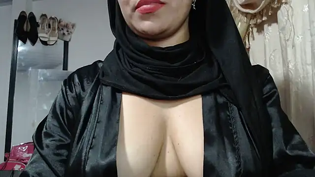nadia__abaud live cam on StripChat