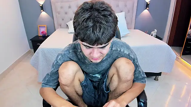 Tommy18__ live cam on StripChat