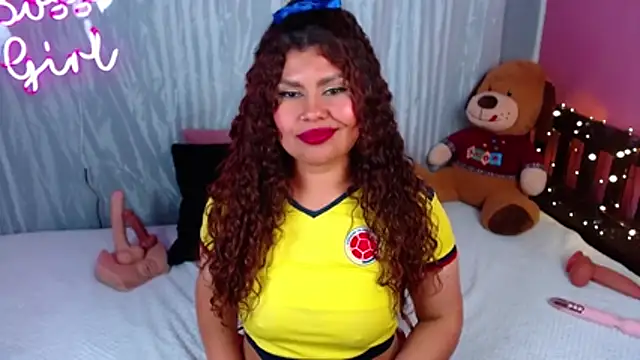 Queenamazon1 live cam on StripChat