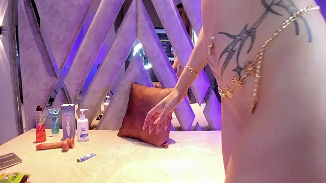 Zoe_444 live cam on StripChat