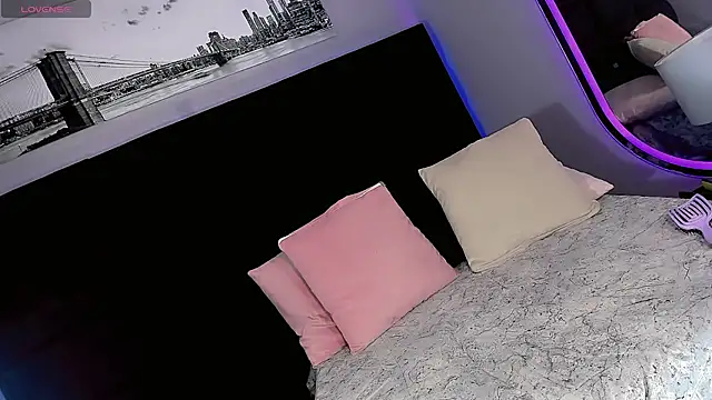 Kornylovee live cam on StripChat