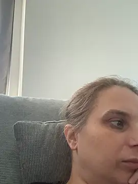 Chantalee live cam on StripChat