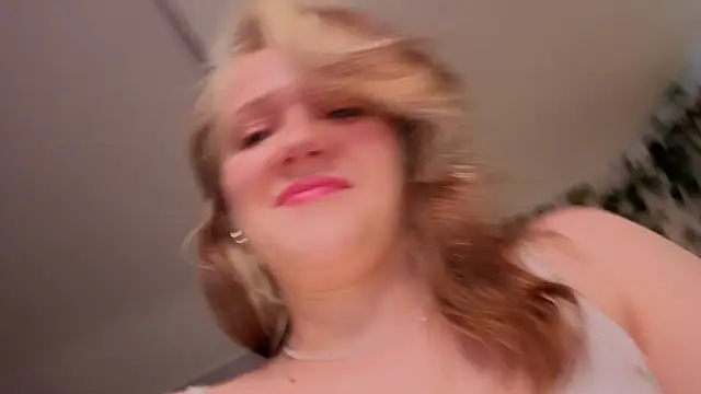 luna_cross - Luna_cross's free webcam - UK Sex Cams