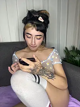 baby_akuma webcam