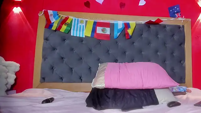 YayaHilton live cam on StripChat