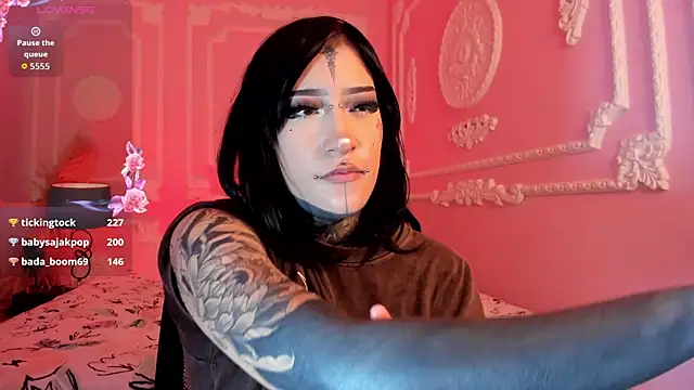 Kat_VonDe live cam on StripChat