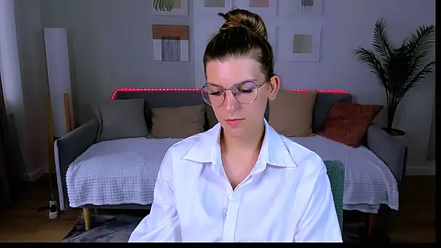 AnnaThorne live cam on StripChat