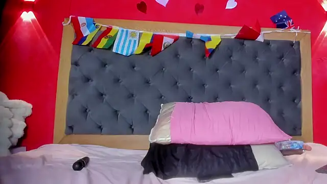 YayaHilton live cam on StripChat