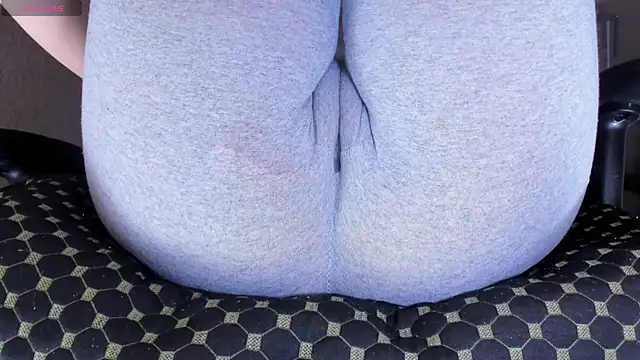 Cameltoe_squirt_inPants webcam