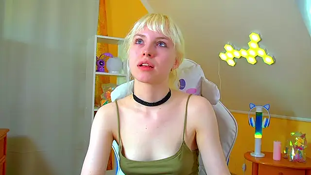 HannahHollis live cam on StripChat