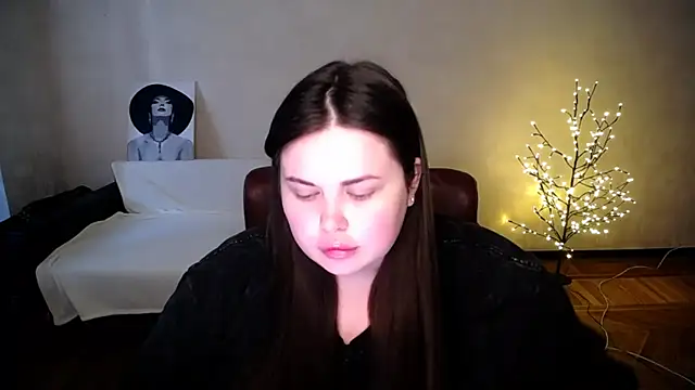 Emily_Mo live cam on StripChat