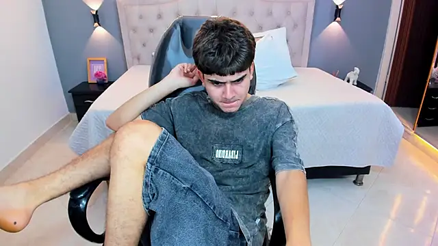 Tommy18__ live cam on StripChat