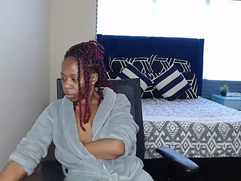QUEENMANDYY webcam