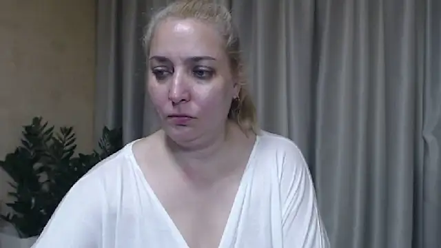 sweetpussy13 webcam