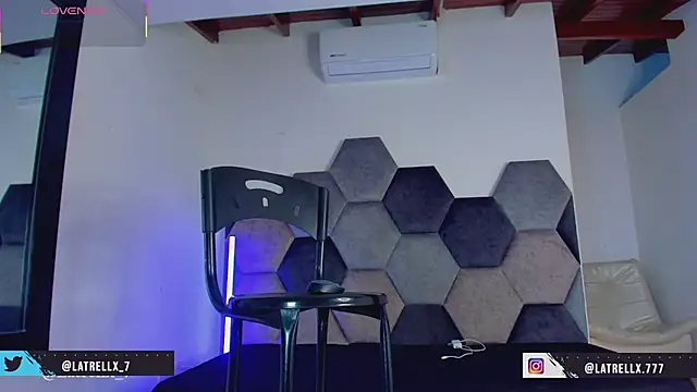 Latrellx7 live cam on StripChat