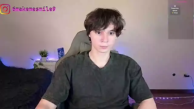 AnthonyCuutie live cam on StripChat