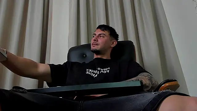 ClintMasters live cam on StripChat