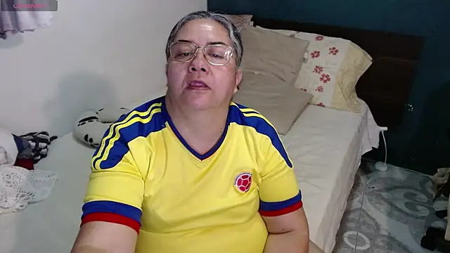 scaelettdubois live cam on StripChat