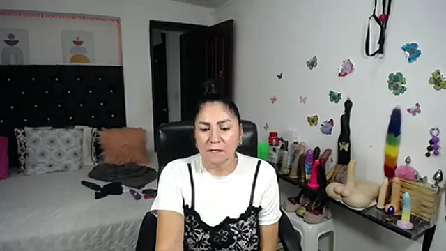mature_bigboobs10 live cam on StripChat