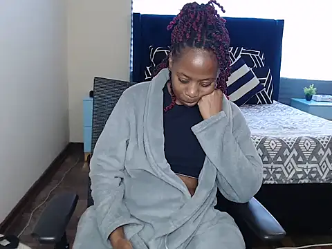 QUEENMANDYY webcam