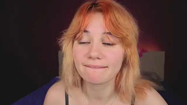 ElizabethRedWings live cam on StripChat