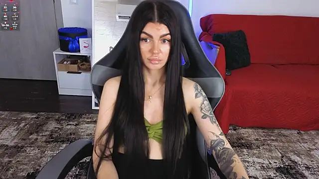 AnacondaOnn live cam on StripChat