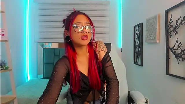 Sara_Red_X webcam