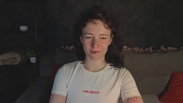 Ricki_Bloom live cam on StripChat
