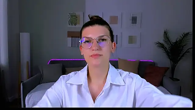 AnnaThorne live cam on StripChat