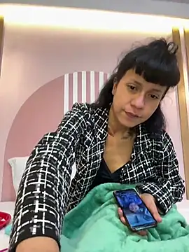 Valkiriia_wiine live cam on StripChat