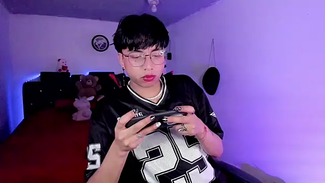 AnggelONfiree live cam on StripChat