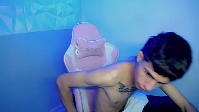 AAA_WHITE live cam on StripChat